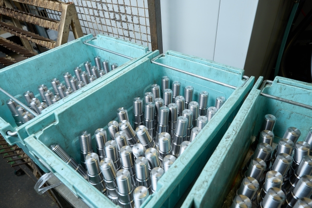 倉庫の余剰在庫・金属製品